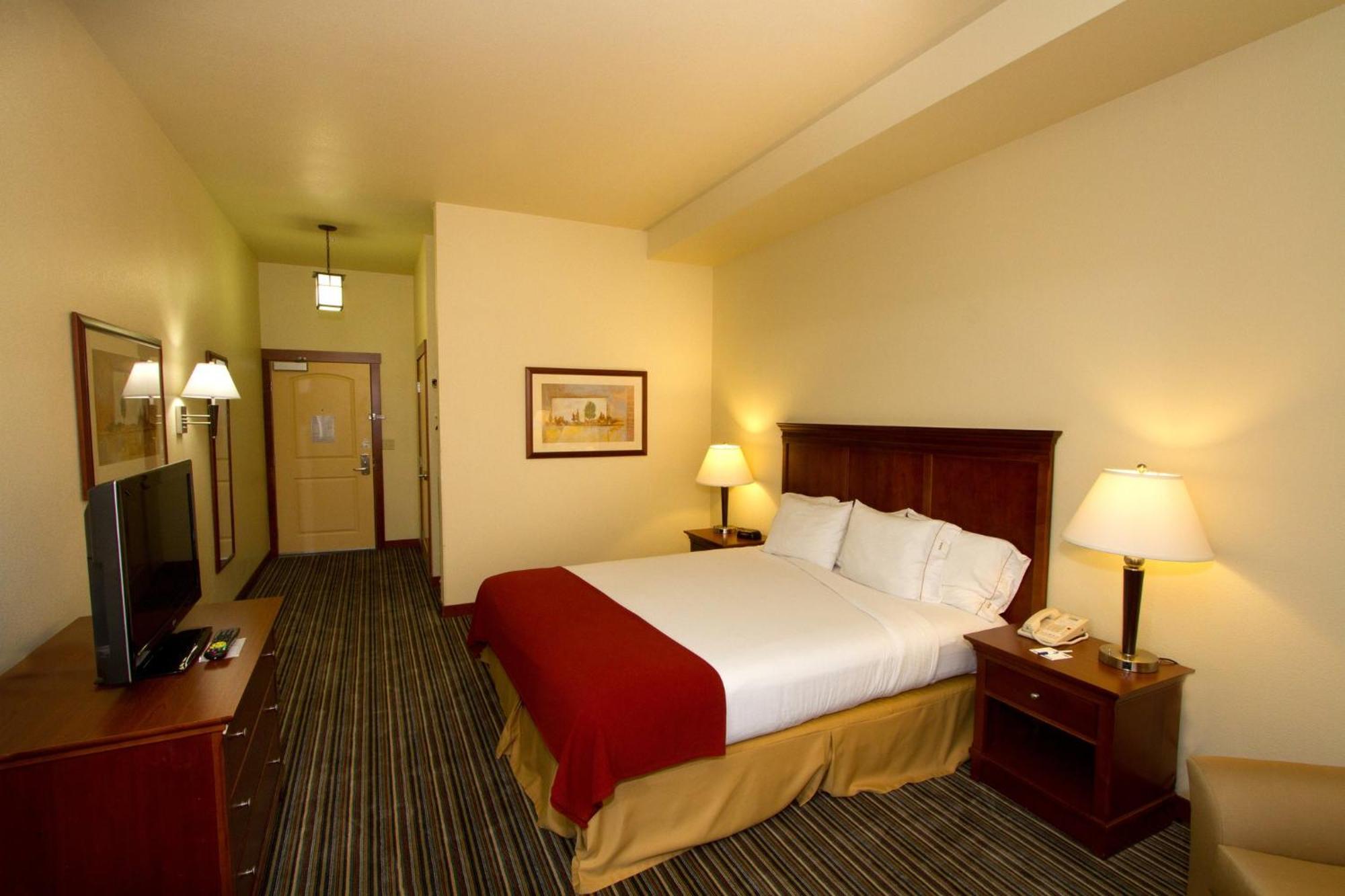 Holiday Inn Express Turlock By Ihg Exterior photo
